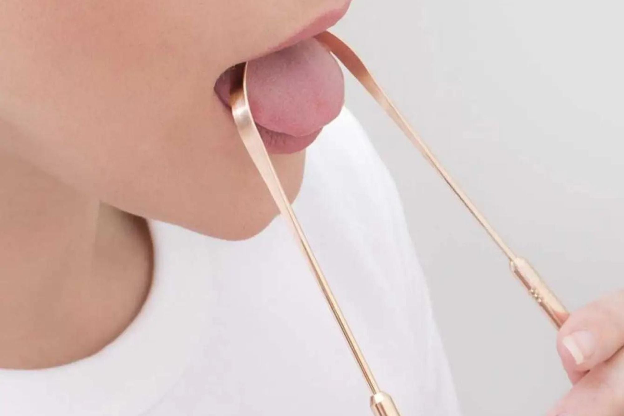 Les bienfaits du gratte langue ayurvédique en cuivre pour une hygiène buccale zéro déchet