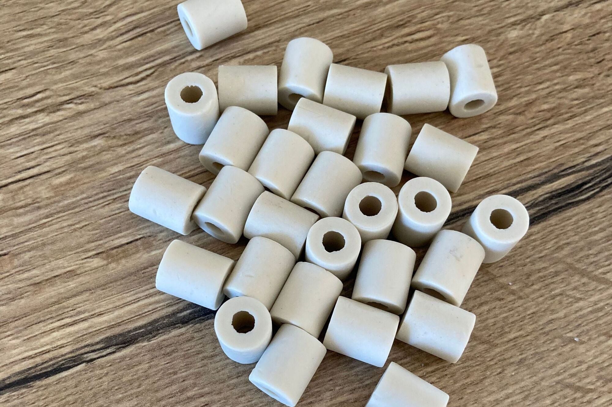 Perles céramiques EM® : fonctionnement, bienfaits sur l’eau et alternative écologique aux filtres plastiques