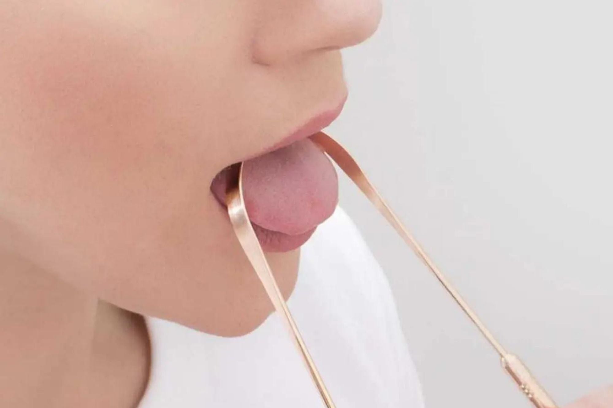 Le gratte-langue en cuivre : l’alliance entre tradition ayurvédique et écologie moderne