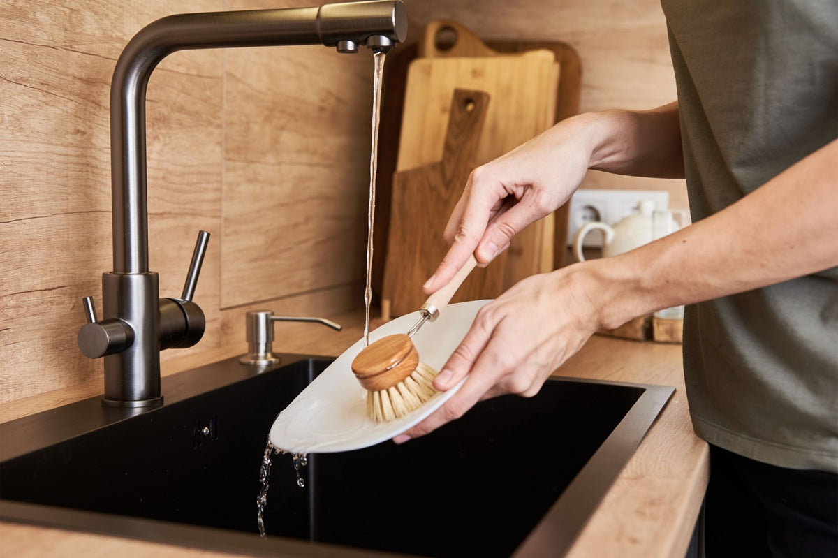 Brosse à Vaisselle en Bambou à Tête Interchangeable : Une Alternative Zéro Déchet pour une Cuisine Éco-Responsable