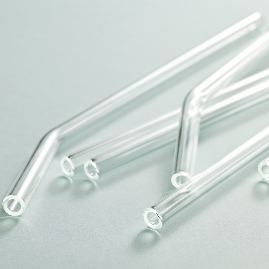 Paille courbée en verre en vrac