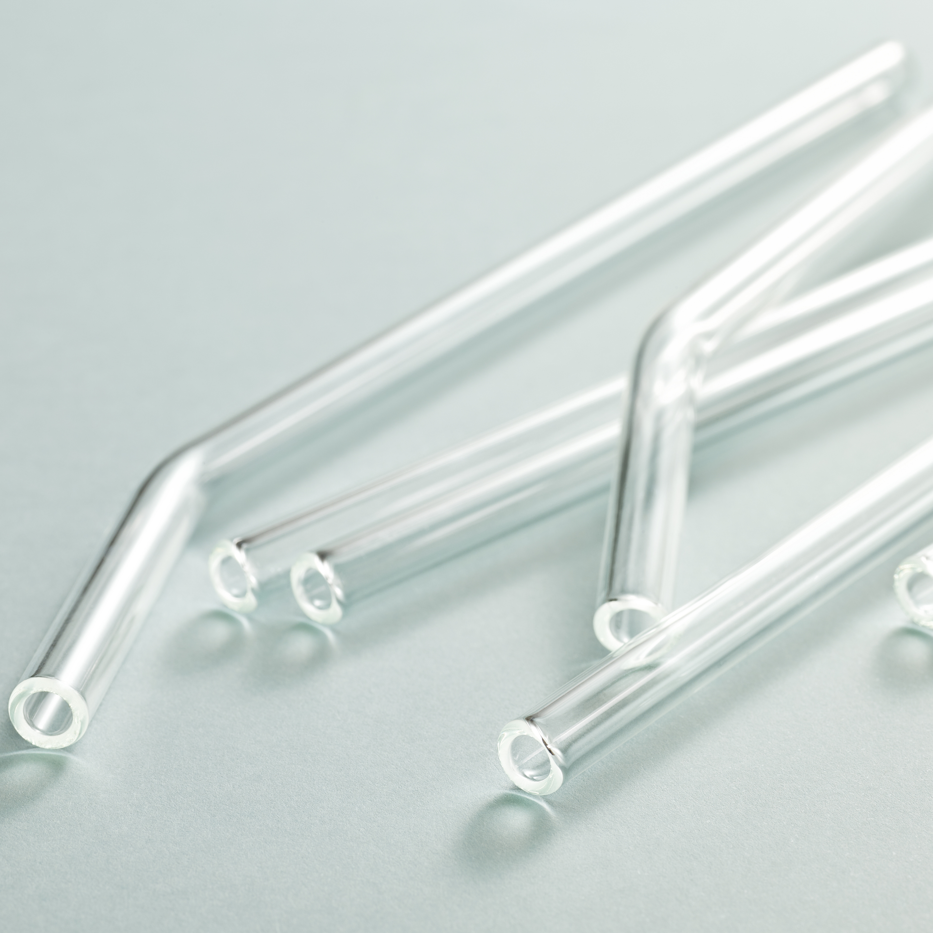 Paille courbée en verre en vrac