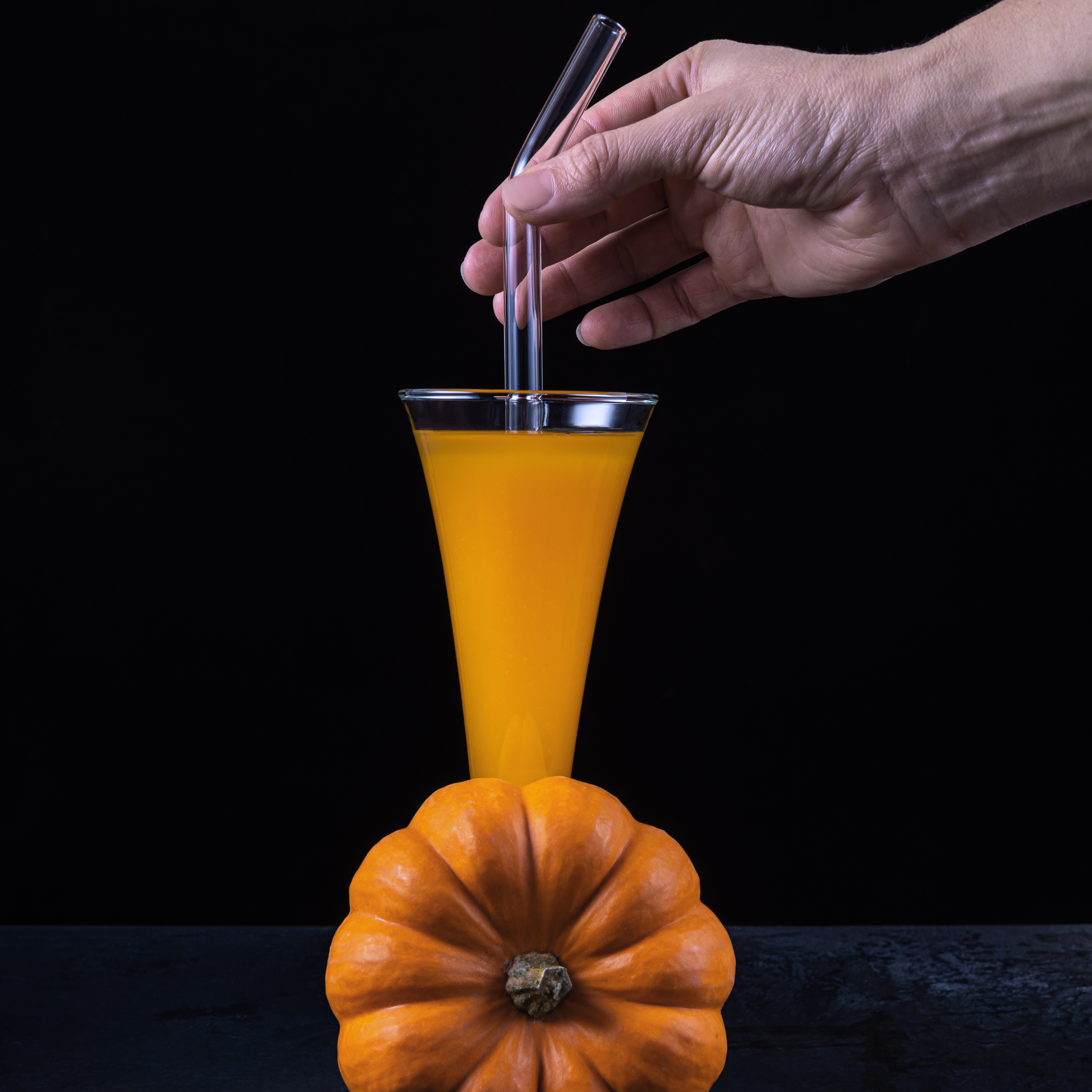 Paille courbée en verre en vrac