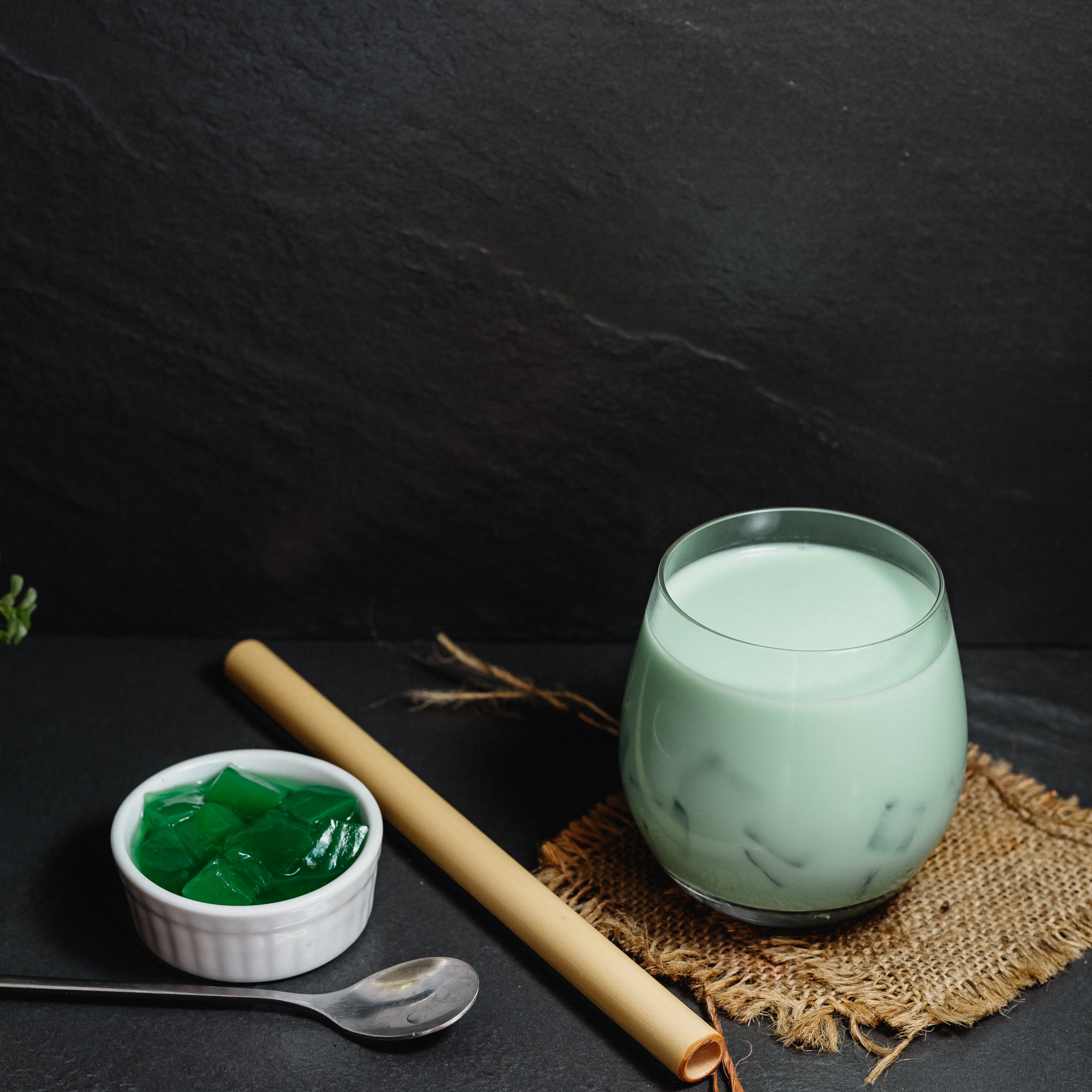 Lot de 4 pailles en bambou + pochette en coton + goupillon